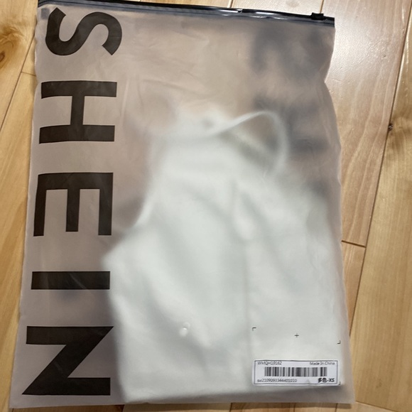 NWOT SHEIN crop top leather size small - Picture 4 of 4